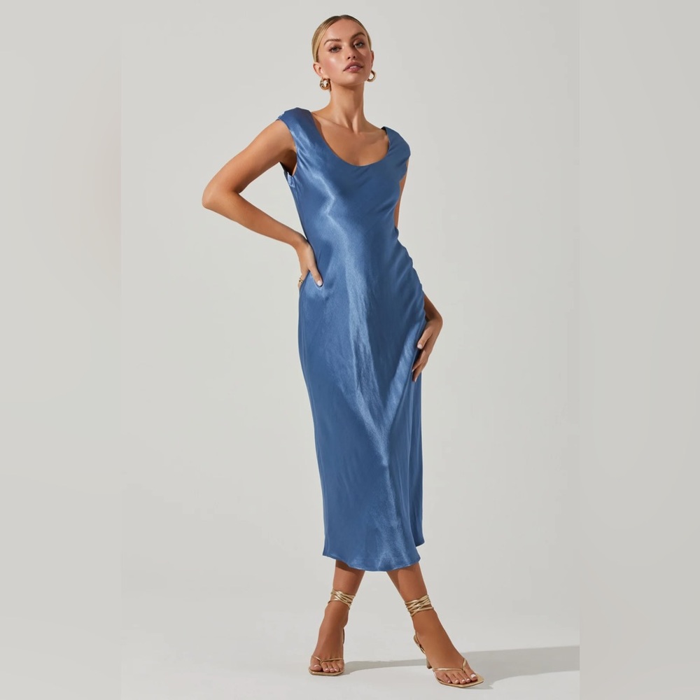 ASTR The Label Makenna Open Back Midi Dress